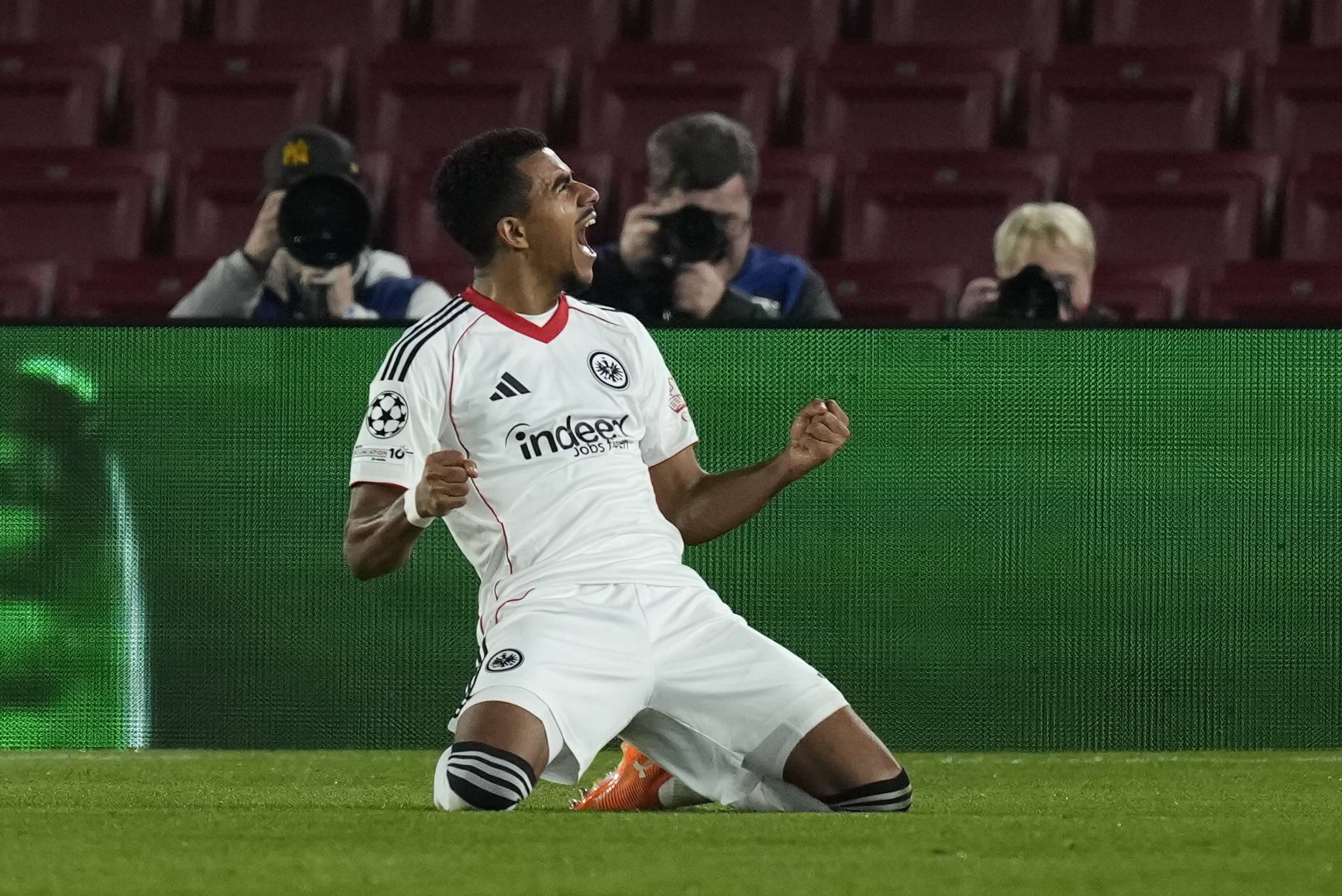 博鱼体育在线-今夜欧冠传出新动向；法兰克福篮板制胜；管理层表态：压力陡增；数据趋势出现新变化