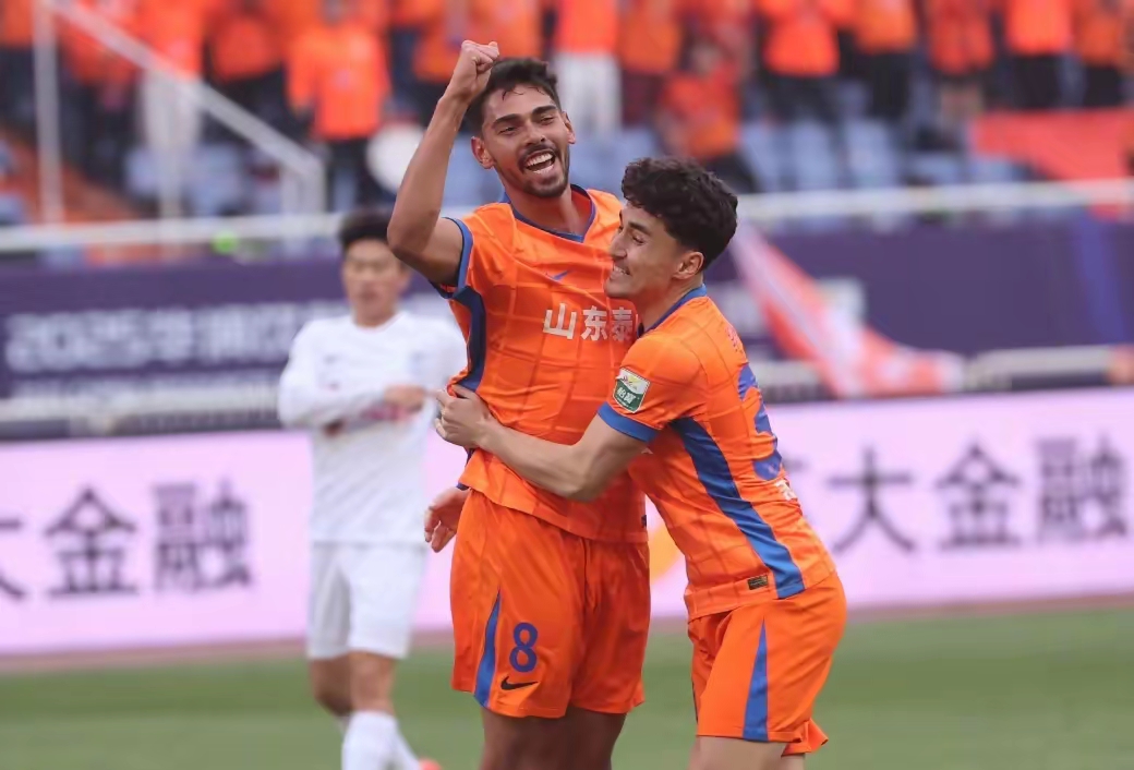 博鱼体育在线-里程碑夜！山东泰山刷新队史纪录，亚冠窗口期刷纪录，质疑声仍在，训练强度明显提升