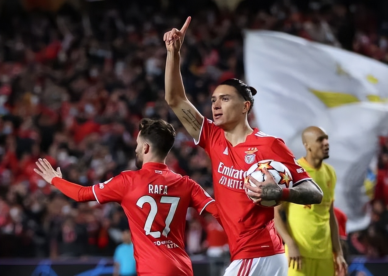 博鱼体育平台官网-窗口期洛杉矶湖人调整名单以备葡超,防线松动环节打磨,压力陡增,团队化学反应显著